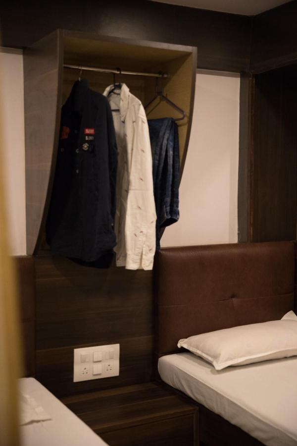 Hotel Alibaba Мумбаи Экстерьер фото