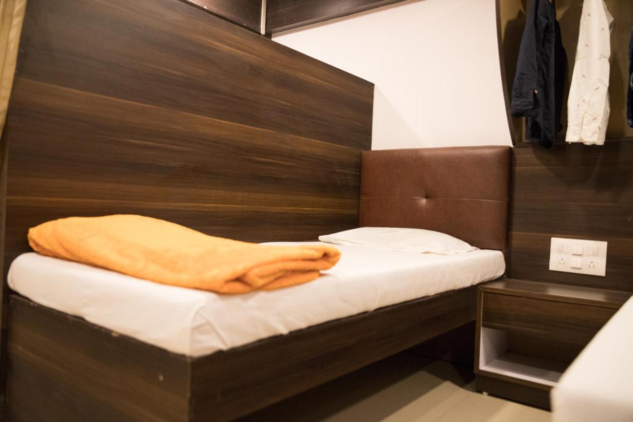 Hotel Alibaba Мумбаи Экстерьер фото