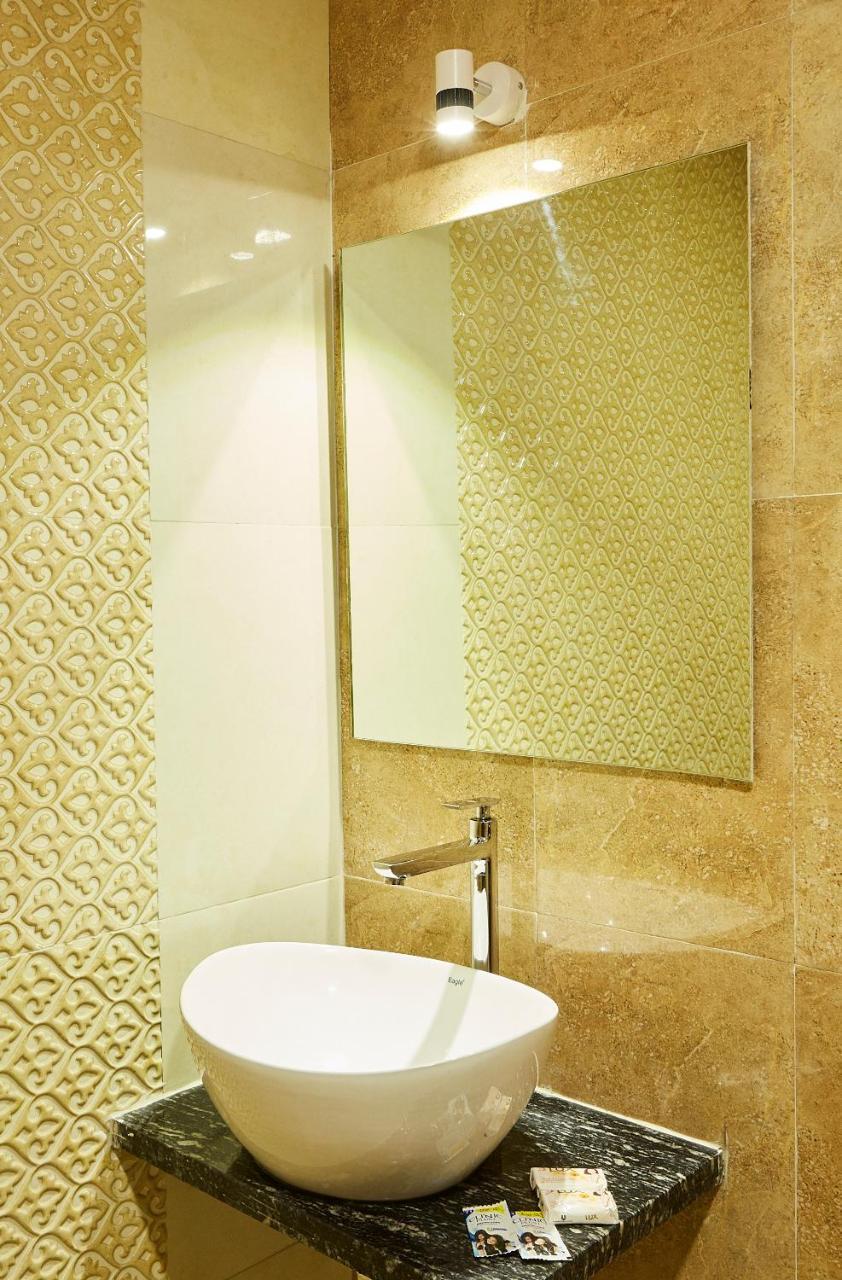Hotel Alibaba Мумбаи Экстерьер фото