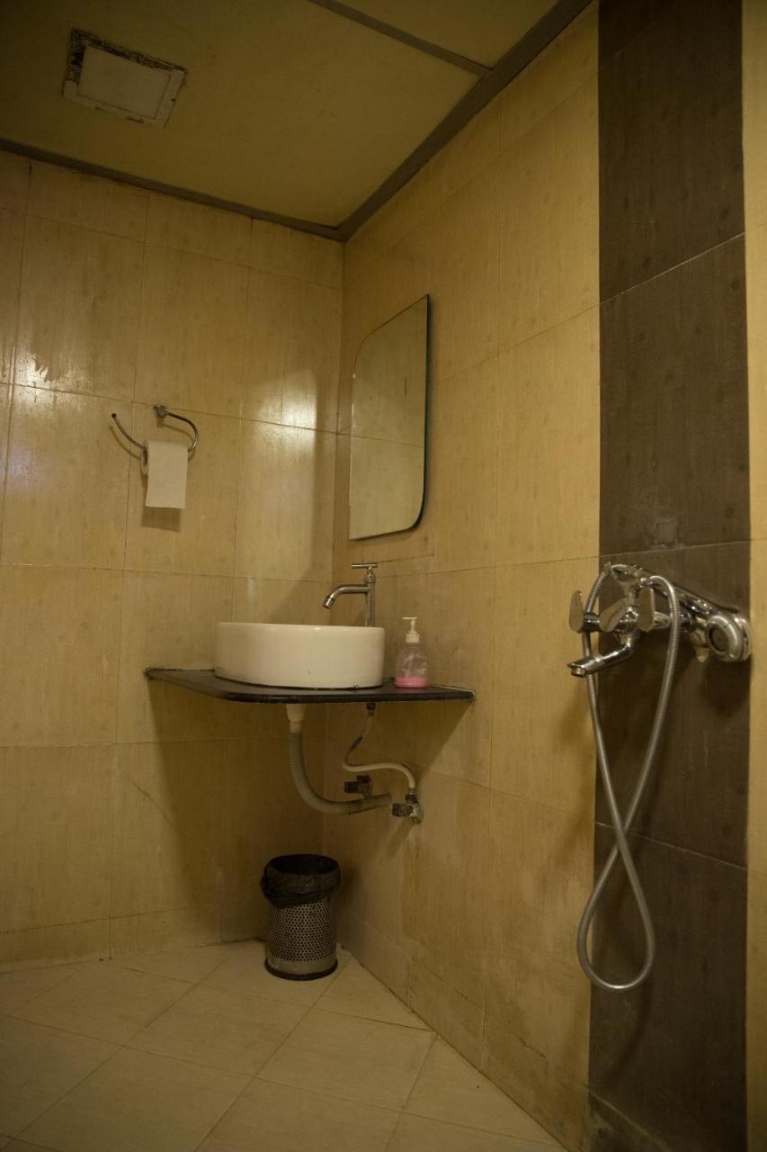 Hotel Alibaba Мумбаи Экстерьер фото